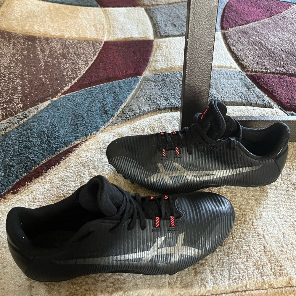 ♦️♦️ASICS Hypersprint 8♦️♦️